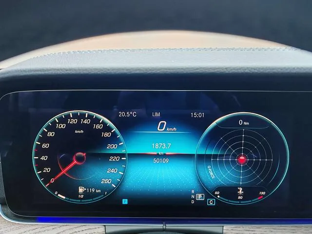 Mercedes-Benz E-Class 2022 E 300 L Luxury type Passenger car interior photo 16 Mercedes-Benz E-Class 2022 E 300 L Luxury type Passenger car interior photo 16