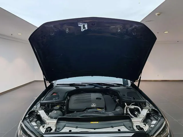 Mercedes-Benz E-Class 2022 E 300 L Luxury type Passenger car interior photo 19 Mercedes-Benz E-Class 2022 E 300 L Luxury type Passenger car interior photo 19