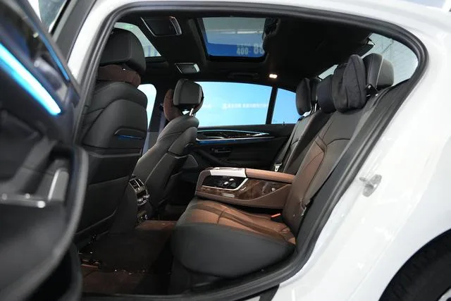 BMW 5 Series 2018 Reforma 530Li Tipo de lujo M Conjunto deportivo exterior foto 5