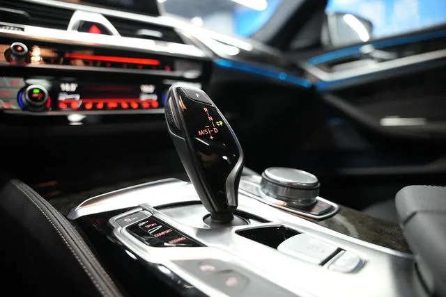 BMW 5 Series 2018 Reforma 530Li Tipo de lujo M Conjunto deportivo interior foto 11