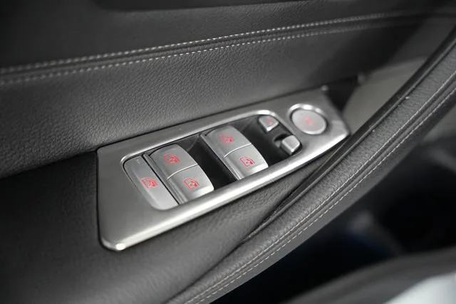 BMW 5 Series 2018 Reforma 530Li Tipo de lujo M Conjunto deportivo interior foto 15