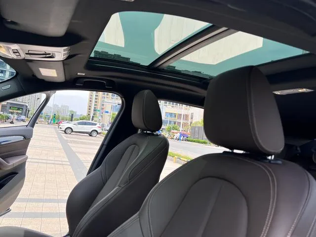BMW X2 2020 sDrive25i Leading Type M Sports suit interior photo 17
