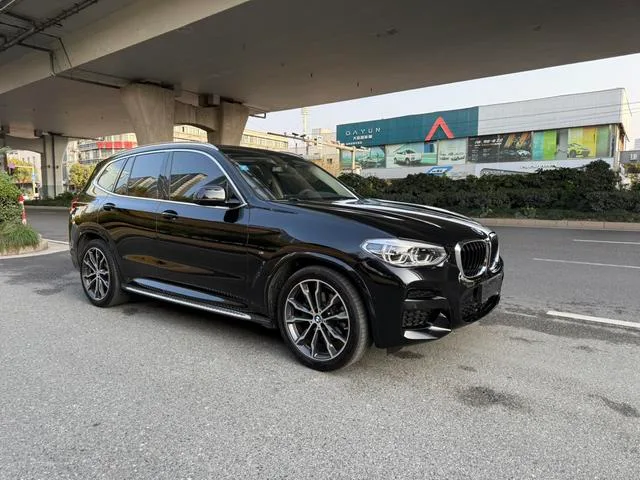 BMW X3 2021 xDrive30i Líder M Conjunto deportivo exterior foto 3