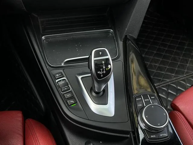 BMW 3 Series GT 2019 320i M Sports Obsidian Night Edition interior photo 16
