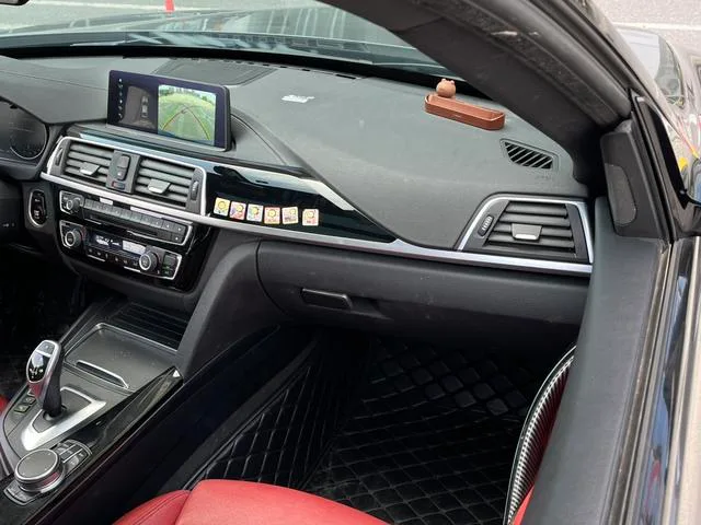 BMW 3 Series GT 2019 320i M Sports Obsidian Night Edition interior photo 18