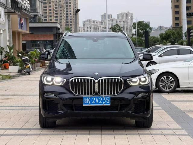 BMW X5 2021 xDrive30i M Sports suit exterior photo 2