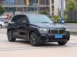 BMW X5 2021 xDrive30i M Sports suit exterior photo 3