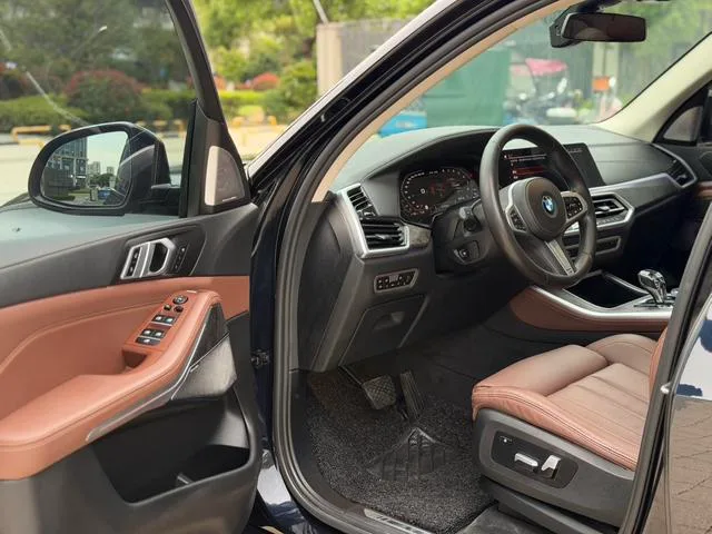 BMW X5 2021 xDrive30i M Sports suit exterior photo 4
