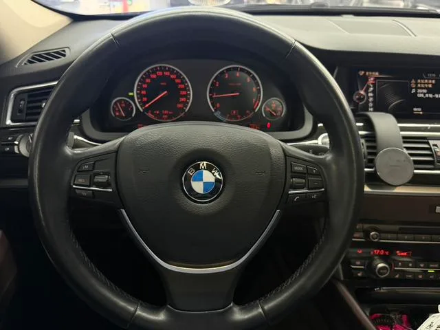BMW 5 Series GT 2014 528i Leading Type interior photo 12 BMW 5 Series GT 2014 528i Leading Type interior photo 12