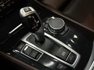 BMW 5 Series GT 2014 528i Leading Type interior photo 13 BMW 5 Series GT 2014 528i Leading Type interior photo 13