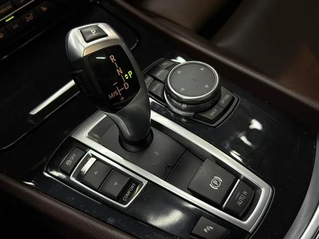 BMW 5 Series GT 2014 528i Leading Type interior photo 13 BMW 5 Series GT 2014 528i Leading Type interior photo 13