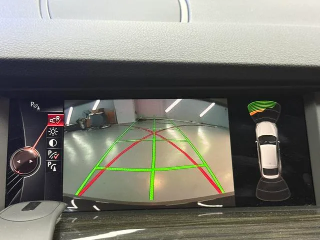 BMW 5 Series GT 2014 528i Leading Type interior photo 17 BMW 5 Series GT 2014 528i Leading Type interior photo 17