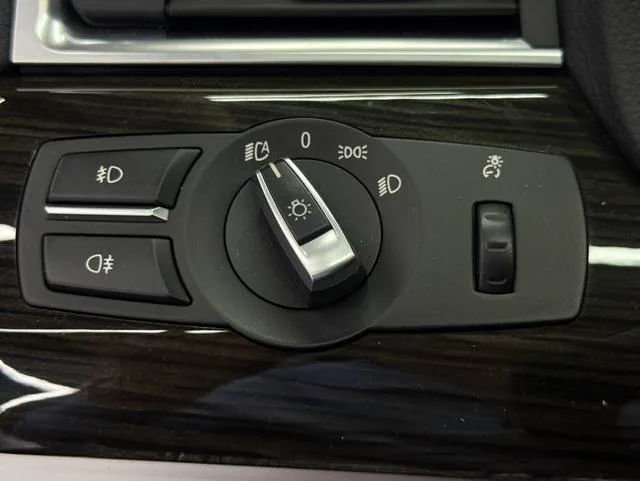 BMW 5 Series GT 2014 528i Leading Type interior photo 19 BMW 5 Series GT 2014 528i Leading Type interior photo 19