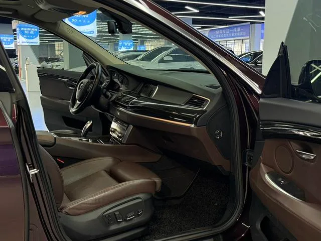 BMW 5 Series GT 2014 528i Leading Type interior photo 20 BMW 5 Series GT 2014 528i Leading Type interior photo 20