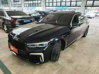 BMW 7 Series 2022 740Li xDrive Administrative M Sports suit exterior photo 1