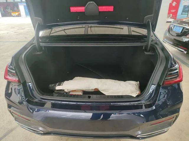 BMW 7 Series 2022 740Li xDrive Administrative M Sports suit interior photo 8