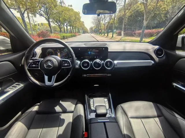 Mercedes-Benz GLB 2022 Second change GLB 200 Fashionable interior photo 7 Mercedes-Benz GLB 2022 Second change GLB 200 Fashionable interior photo 7