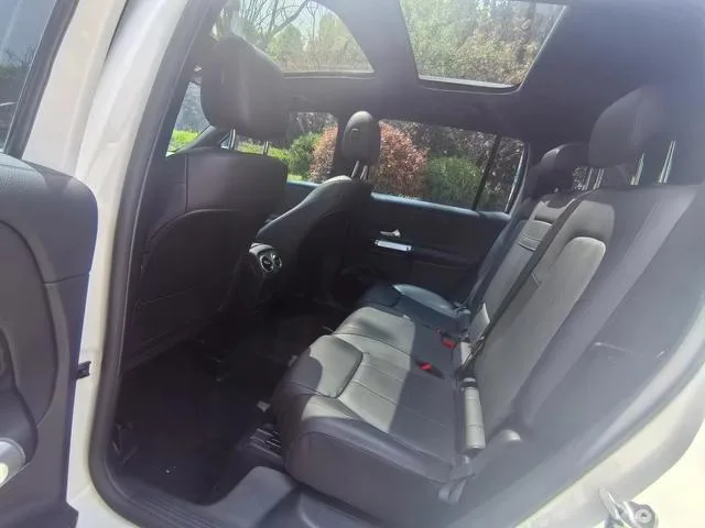 Mercedes-Benz GLB 2022 Second change GLB 200 Fashionable interior photo 8 Mercedes-Benz GLB 2022 Second change GLB 200 Fashionable interior photo 8