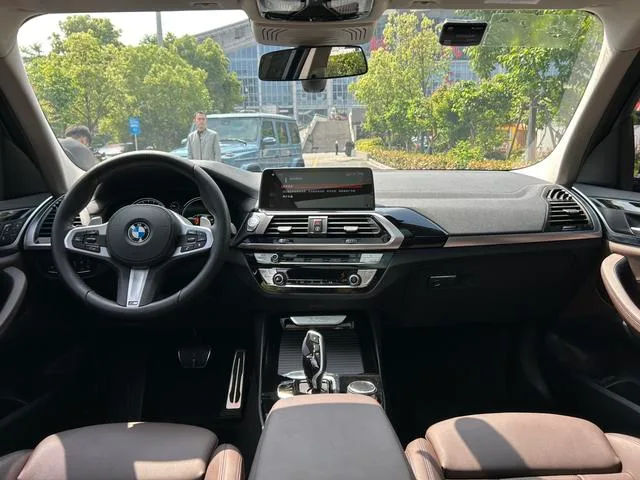 BMW X3 2019 xDrive28i M Sports suit interior photo 9