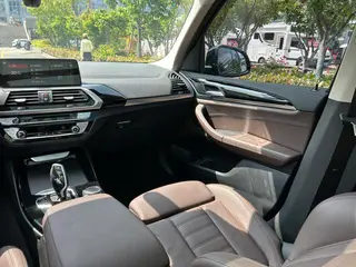 BMW X3 2019 xDrive28i M Sports suit interior photo 10