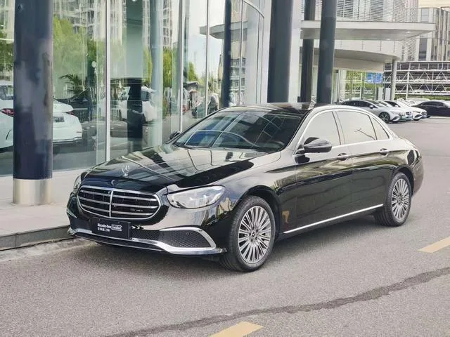 Mercedes-Benz E-Class 2022 E 300 L De lujo Coche exterior foto 1 Mercedes-Benz E-Class 2022 E 300 L De lujo Coche exterior foto 1