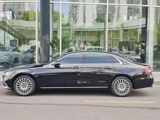 Mercedes-Benz E-Class 2022 E 300 L De lujo Coche exterior foto 3 Mercedes-Benz E-Class 2022 E 300 L De lujo Coche exterior foto 3