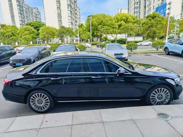 Mercedes-Benz E-Class 2022 E 300 L De lujo Coche exterior foto 7 Mercedes-Benz E-Class 2022 E 300 L De lujo Coche exterior foto 7