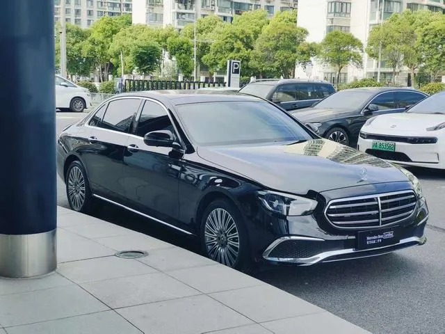 Mercedes-Benz E-Class 2022 E 300 L De lujo Coche exterior foto 8 Mercedes-Benz E-Class 2022 E 300 L De lujo Coche exterior foto 8