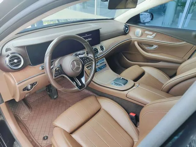 Mercedes-Benz E-Class 2022 E 300 L De lujo Coche exterior foto 10 Mercedes-Benz E-Class 2022 E 300 L De lujo Coche exterior foto 10