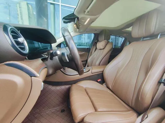 Mercedes-Benz E-Class 2022 E 300 L De lujo Coche interior foto 11 Mercedes-Benz E-Class 2022 E 300 L De lujo Coche interior foto 11