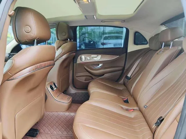 Mercedes-Benz E-Class 2022 E 300 L De lujo Coche interior foto 14 Mercedes-Benz E-Class 2022 E 300 L De lujo Coche interior foto 14
