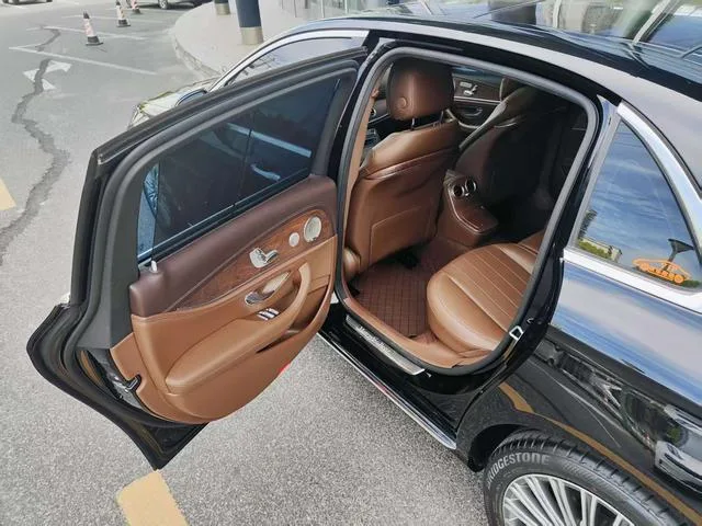 Mercedes-Benz E-Class 2022 E 300 L De lujo Coche interior foto 15 Mercedes-Benz E-Class 2022 E 300 L De lujo Coche interior foto 15