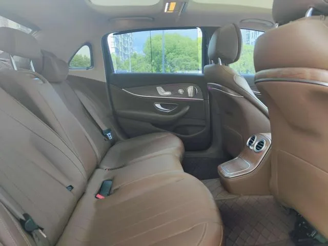 Mercedes-Benz E-Class 2022 E 300 L De lujo Coche interior foto 16 Mercedes-Benz E-Class 2022 E 300 L De lujo Coche interior foto 16