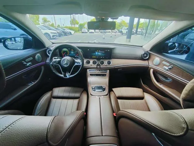 Mercedes-Benz E-Class 2022 E 300 L De lujo Coche interior foto 17 Mercedes-Benz E-Class 2022 E 300 L De lujo Coche interior foto 17
