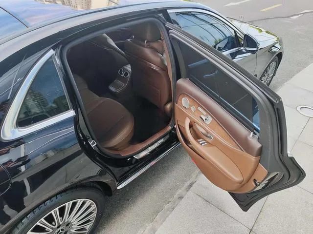 Mercedes-Benz E-Class 2022 E 300 L De lujo Coche interior foto 18 Mercedes-Benz E-Class 2022 E 300 L De lujo Coche interior foto 18
