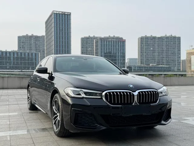 BMW 5 Series 2021 525Li M Sports suit exterior photo 3 BMW 5 Series 2021 525Li M Sports suit exterior photo 3