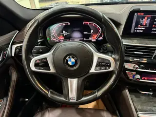 BMW 5 Series 2020 525Li M Спортивный костюм интерьер фото 10