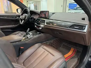 BMW 5 Series 2020 525Li M Спортивный костюм интерьер фото 14