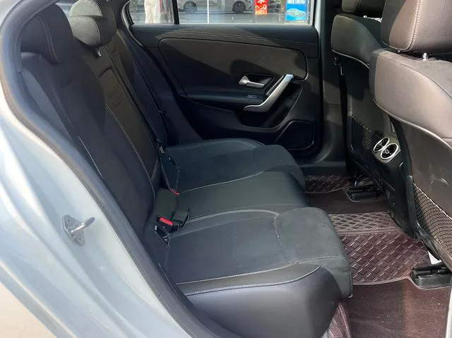 Mercedes-Benz A-Class 2022 Segundo cambio A 200 L Edición de moda de coche deportivo interior foto 10 Mercedes-Benz A-Class 2022 Segundo cambio A 200 L Edición de moda de coche deportivo interior foto 10