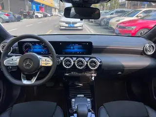 Mercedes-Benz A-Class 2022 Segundo cambio A 200 L Edición de moda de coche deportivo interior foto 11 Mercedes-Benz A-Class 2022 Segundo cambio A 200 L Edición de moda de coche deportivo interior foto 11