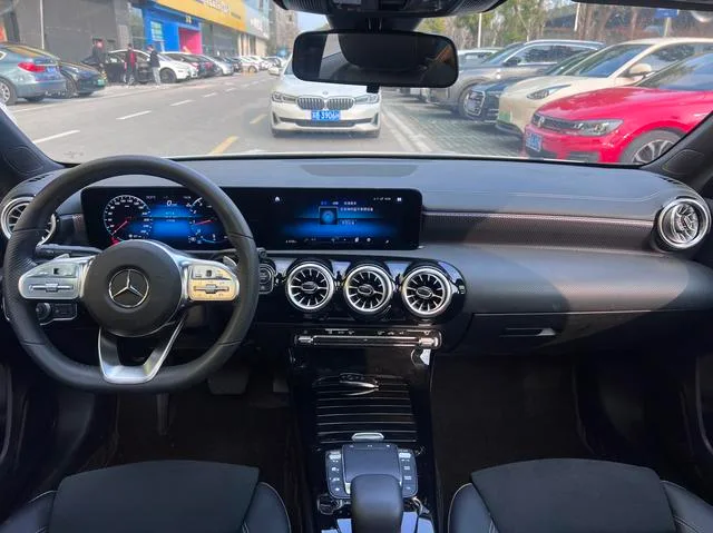 Mercedes-Benz A-Class 2022 Segundo cambio A 200 L Edición de moda de coche deportivo interior foto 11 Mercedes-Benz A-Class 2022 Segundo cambio A 200 L Edición de moda de coche deportivo interior foto 11