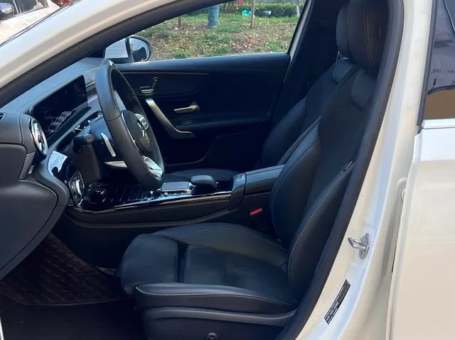 Mercedes-Benz A-Class 2022 Segundo cambio A 200 L Edición de moda de coche deportivo interior foto 13 Mercedes-Benz A-Class 2022 Segundo cambio A 200 L Edición de moda de coche deportivo interior foto 13