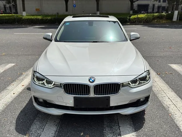 BMW 3 Series 2018 320Li Estilo de moda exterior foto 2