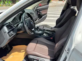 BMW 3 Series 2018 320Li Estilo de moda interior foto 8
