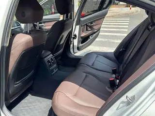 BMW 3 Series 2018 320Li Estilo de moda interior foto 9