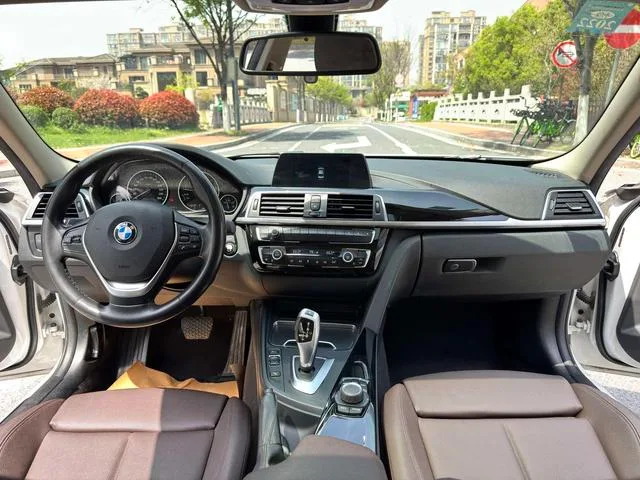 BMW 3 Series 2018 320Li Estilo de moda interior foto 12