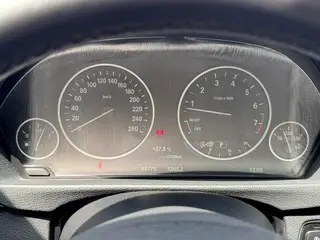 BMW 3 Series 2018 320Li Estilo de moda interior foto 14
