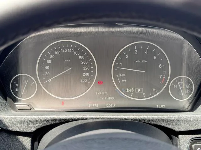 BMW 3 Series 2018 320Li Estilo de moda interior foto 14