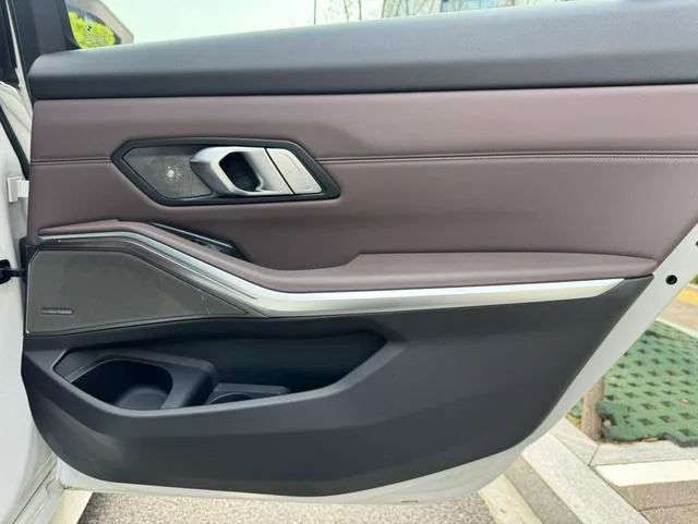 BMW 3 Series 2021 Restyling 325Li M Sports Night Suit interior photo 18 BMW 3 Series 2021 Restyling 325Li M Sports Night Suit interior photo 18