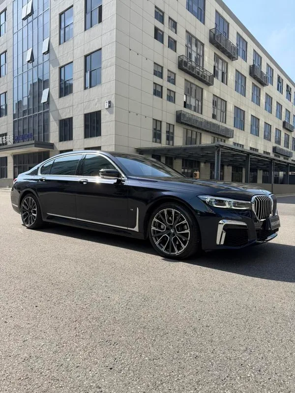 BMW 7 Series 2021 740Li Type de luxe M Ensemble de sport extérieur photo 2 BMW 7 Series 2021 740Li Type de luxe M Ensemble de sport extérieur photo 2
